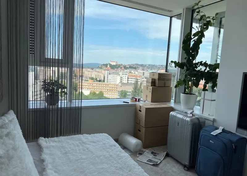 Sťahovanie z bytu v Bratislave – prečo sa Slováci vracajú domov