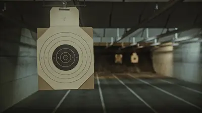 Papierový terč na strelnici v tlmenom svetle